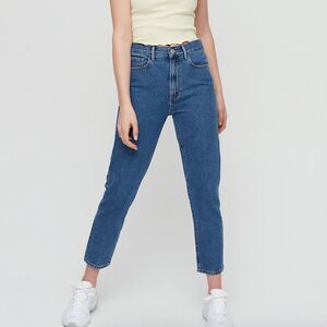 Aritzia High-Rise Cropped Mom Jeans in Medium Blue